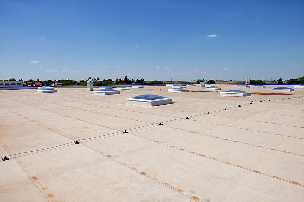 commercial-roof-with-skylights